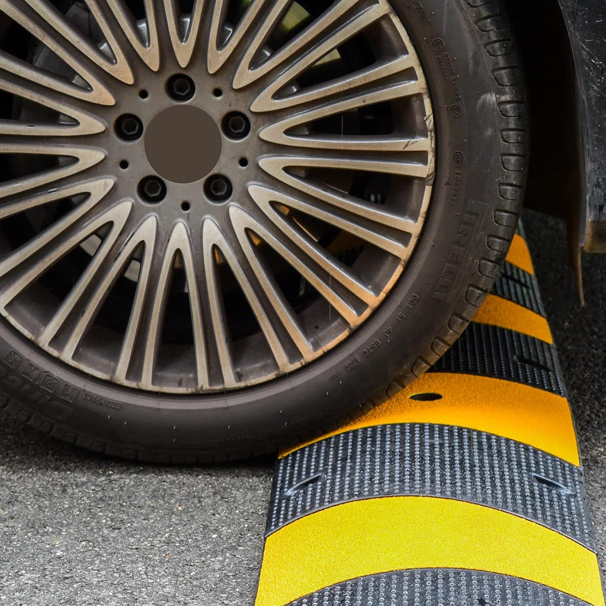 6FT 2 Pack Heavy Duty Rubber Speed Bump with 8 Bolts O1794