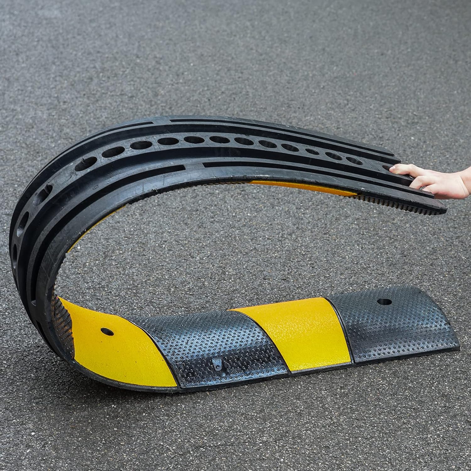 6FT 2 Pack Heavy Duty Rubber Speed Bump with 8 Bolts O1794