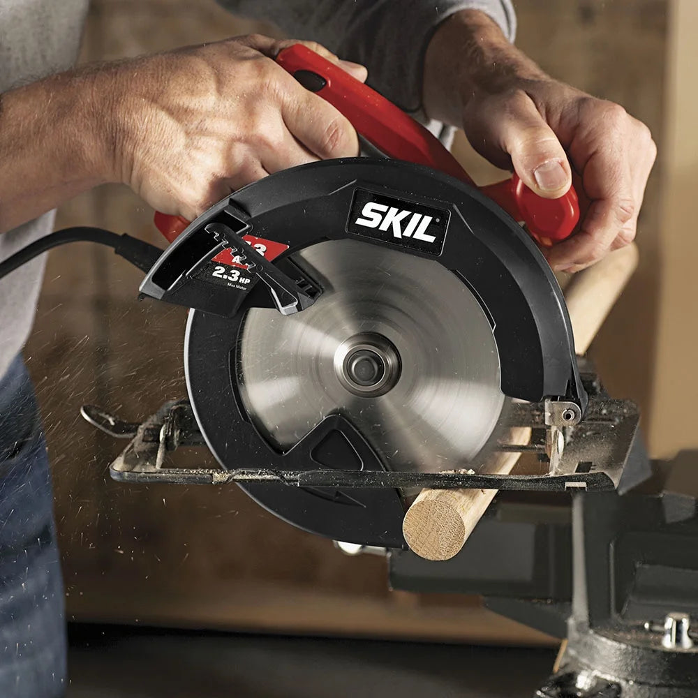 Corded Electric Circular Saw Z169089